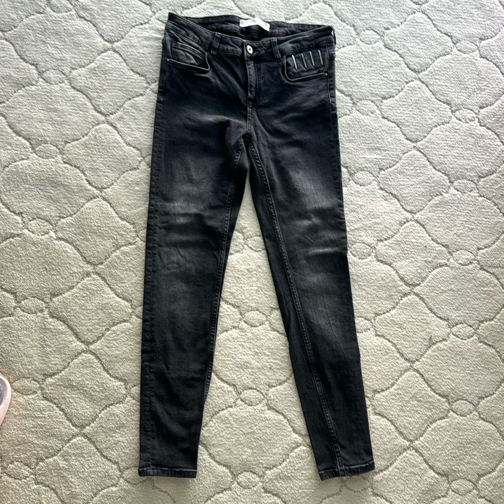 Zara Basic Z1975 Denim —women size 4 USA—black—mid/high waist
